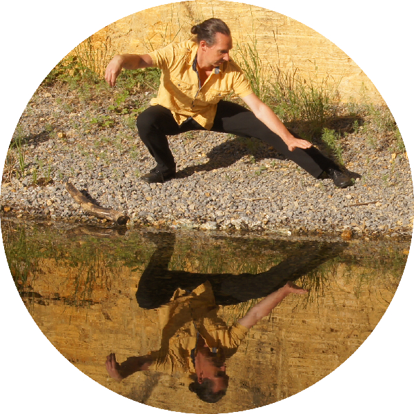 Tiefe Peitsche im Tai Chi Chuan. Ein Teil aus der Traditionellen Chinesichen Medizin - (Bildquelle: Steffen Michel) Tiefe Peitsche im Tai Chi Chuan. Ein Teil aus der Traditionellen Chinesichen Medizin - (Bildquelle: Steffen Michel)